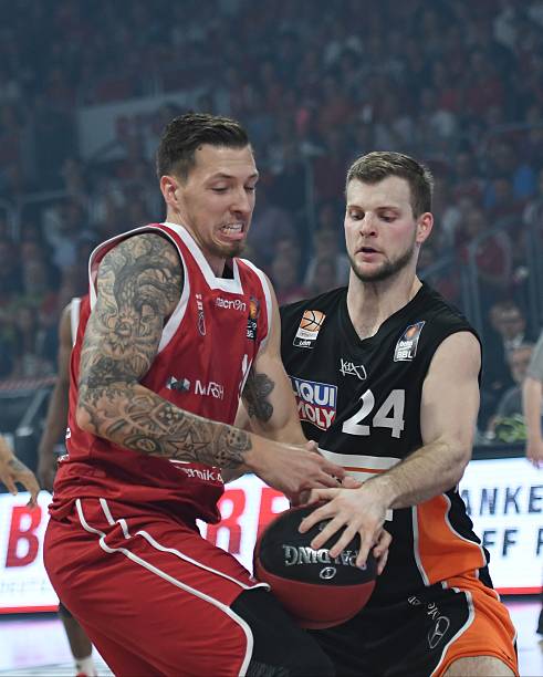 豪门的介入 豪门的介入