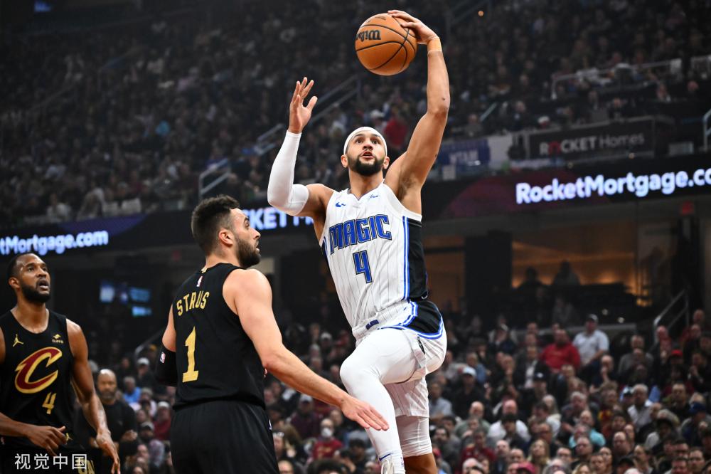 的表现充满 的表现充满