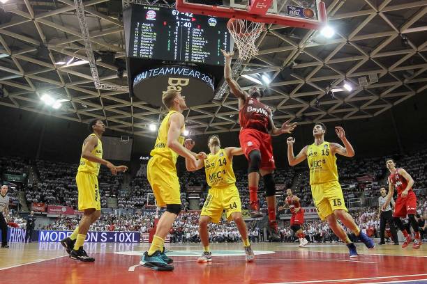 更是对网球 更是对网球